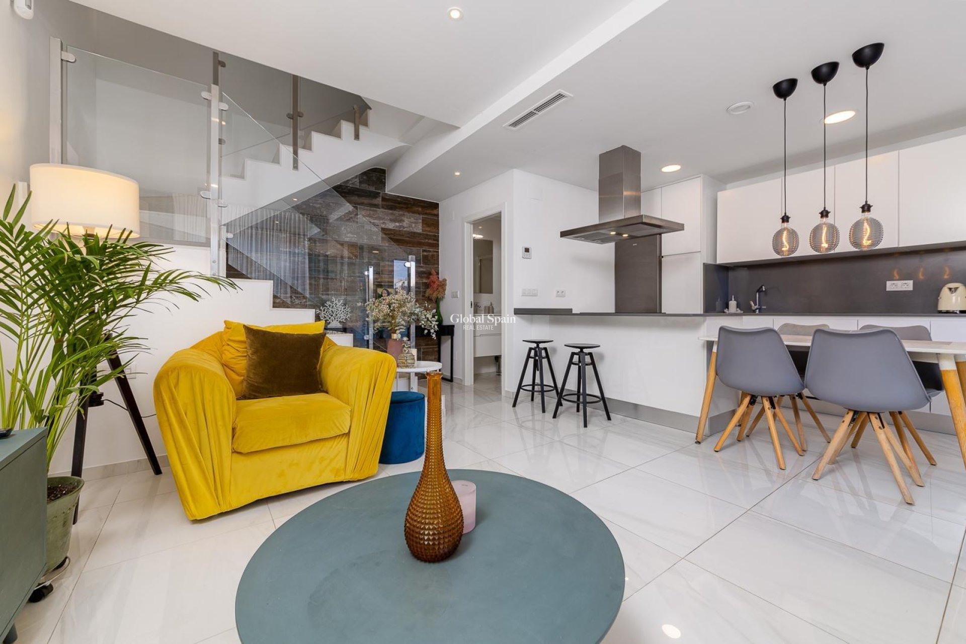 Resale - HOUSE -
VILLAMARTÍN - Orihuela Costa