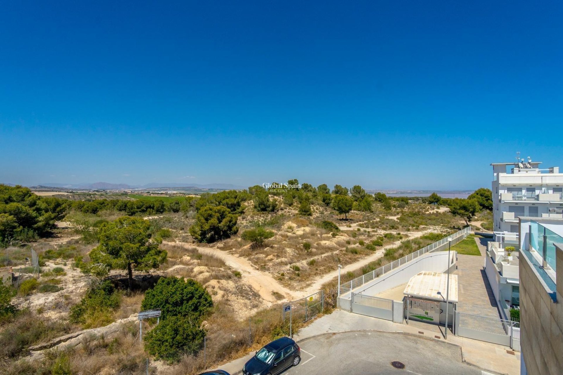 Resale - HOUSE -
VILLAMARTÍN - Orihuela Costa