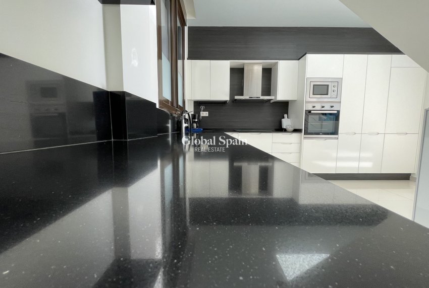 Resale - HOUSE -
VILLAMARTÍN