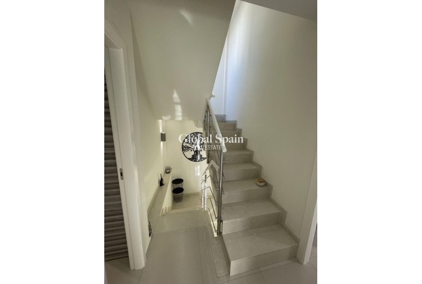 Resale - HOUSE -
VILLAMARTÍN