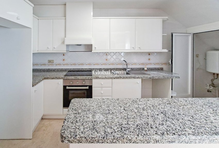 Resale - HOUSE -
VILLAMARTÍN