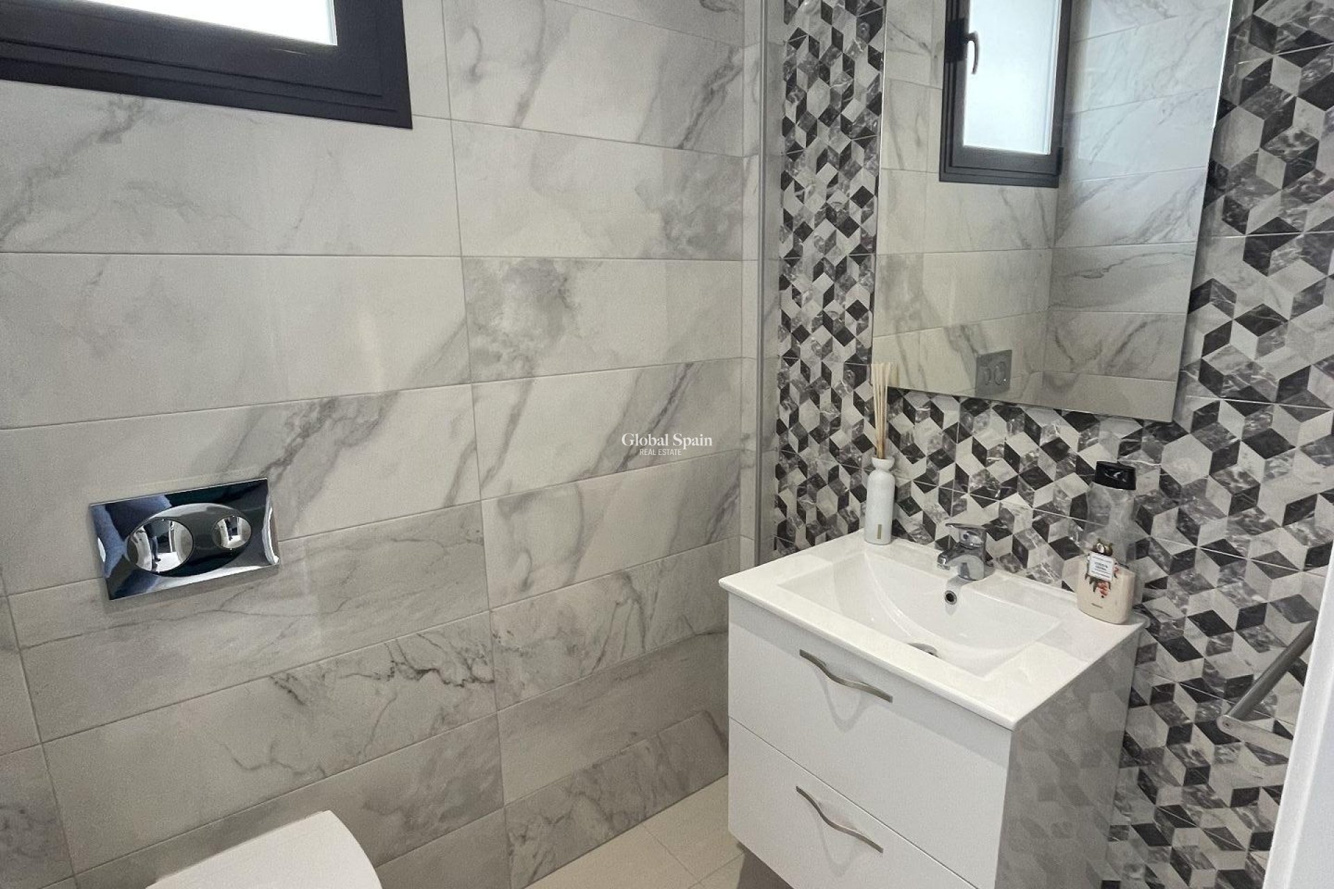 Resale - HOUSE -
VILLAMARTÍN