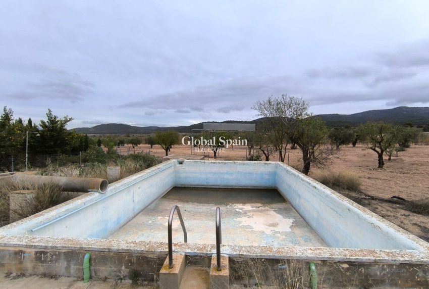 Resale - HOUSE -
VILLENA - Inland