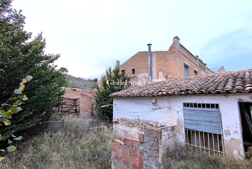 Resale - HOUSE -
VILLENA - Inland