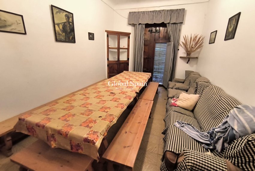 Resale - HOUSE -
VILLENA - Inland