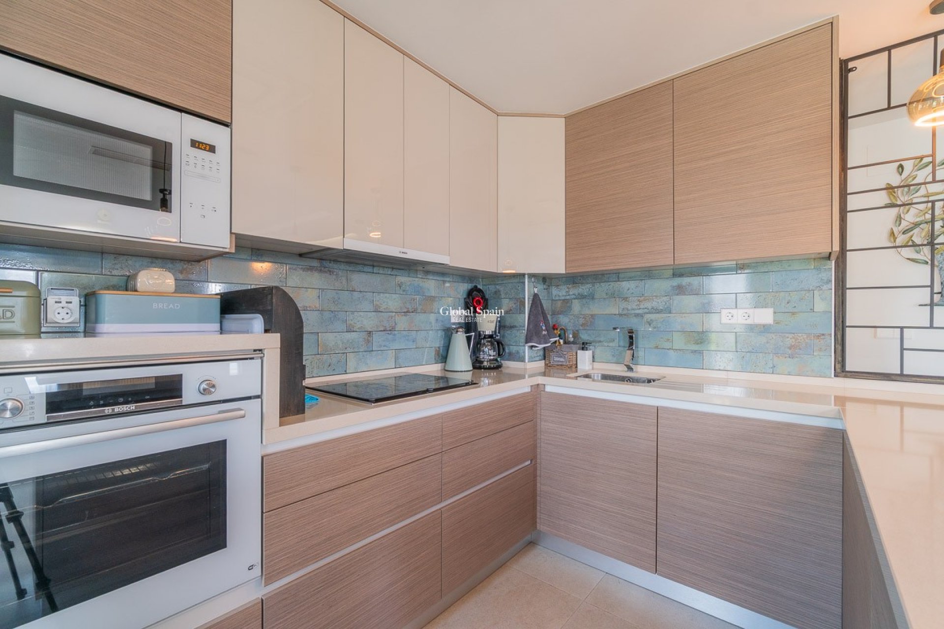 Resale - HOUSE -
VISTABELLA GOLF  - Inland