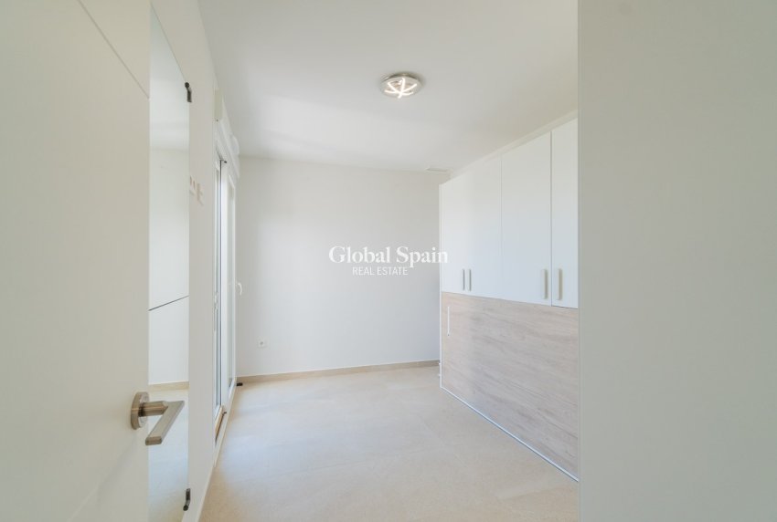 Resale - HOUSE -
VISTABELLA GOLF  - Inland