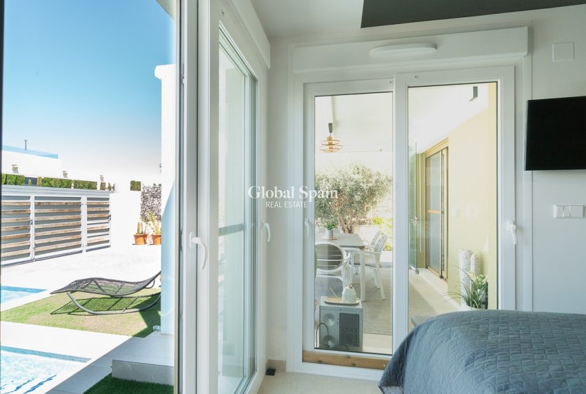 Resale - HOUSE -
VISTABELLA GOLF  - Inland