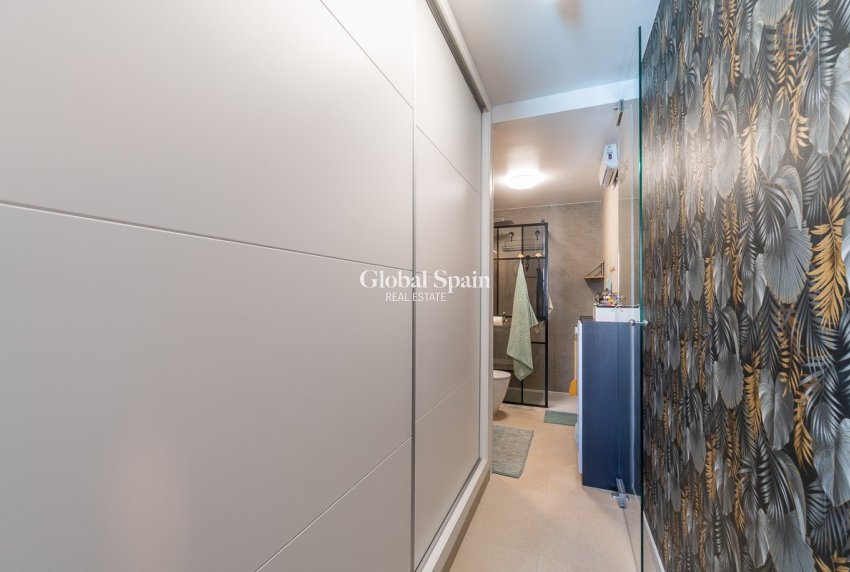 Resale - HOUSE -
VISTABELLA GOLF  - Inland