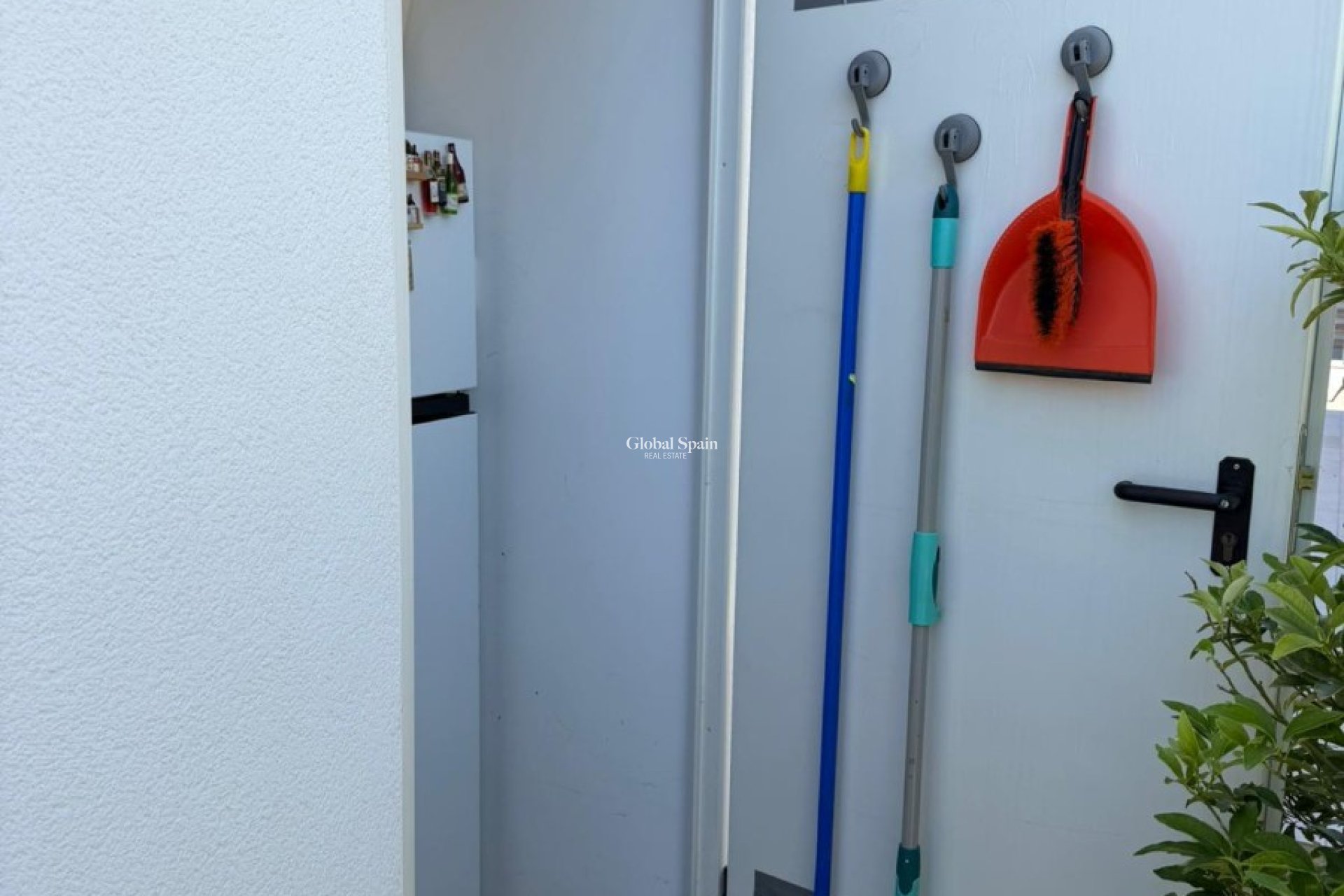 Resale - HOUSE -
VISTABELLA GOLF  - Inland