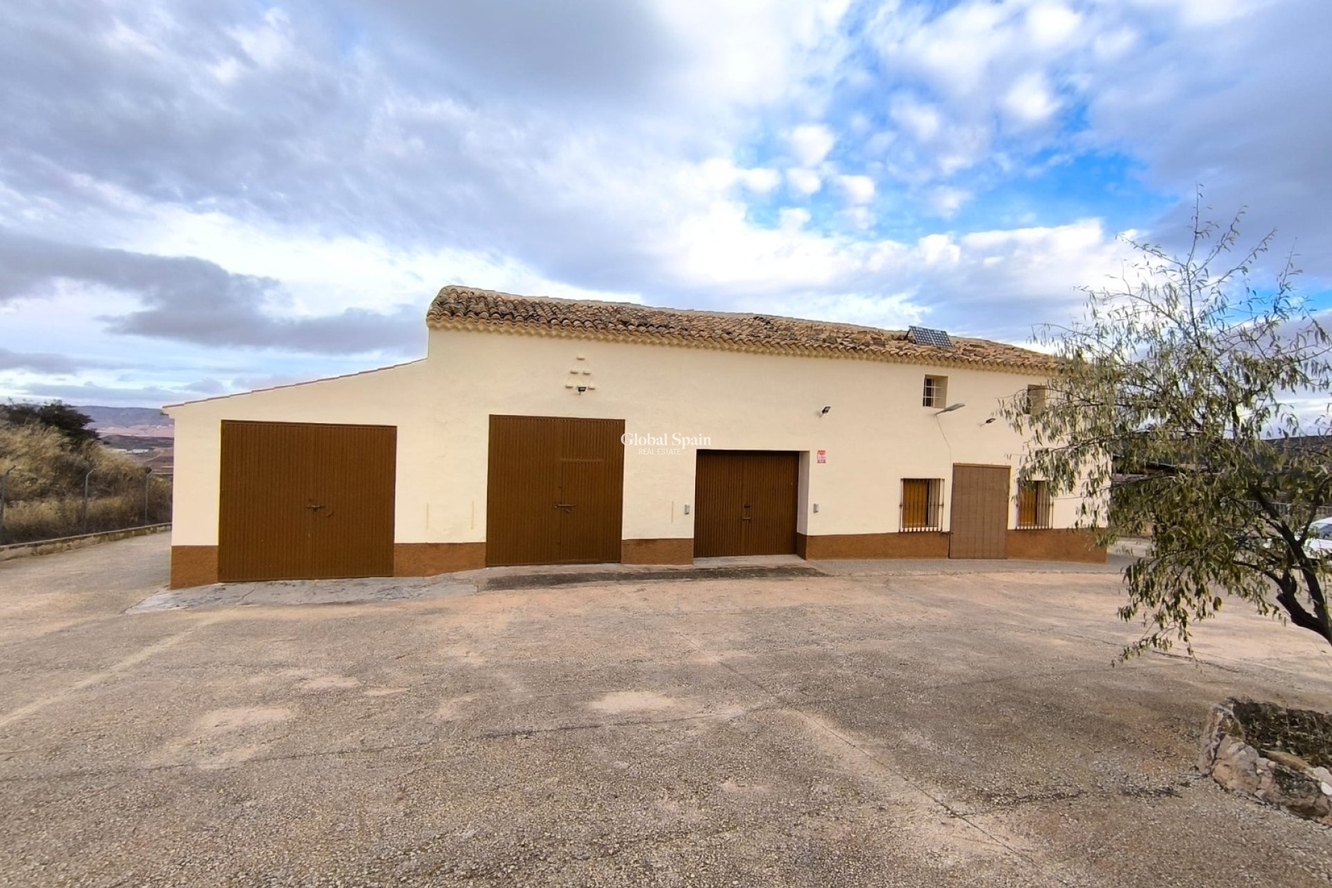 Resale - HOUSE -
YECLA - Inland