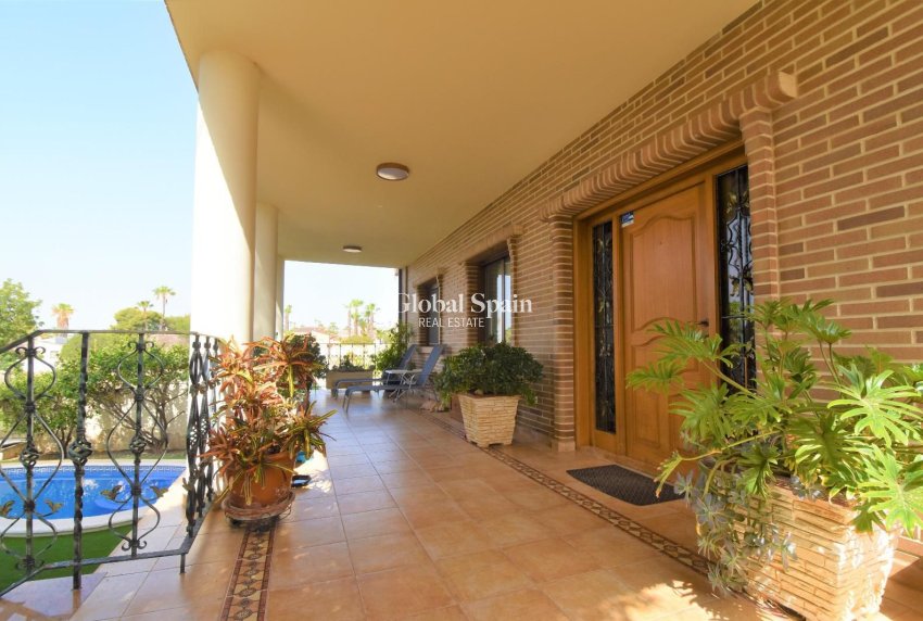 Resale - Independent villa -
CIUDAD QUESADA
