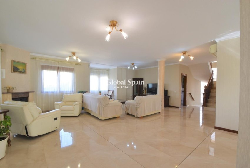 Resale - Independent villa -
CIUDAD QUESADA