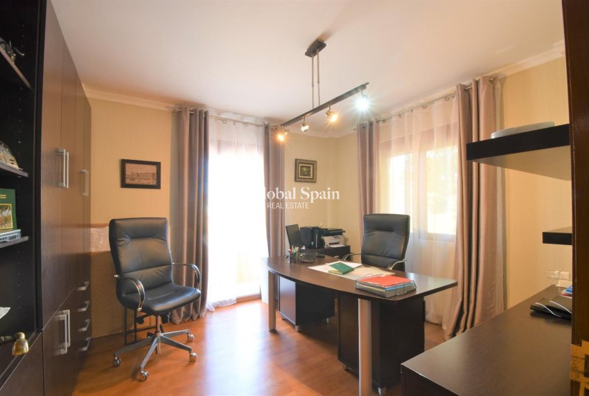 Resale - Independent villa -
CIUDAD QUESADA