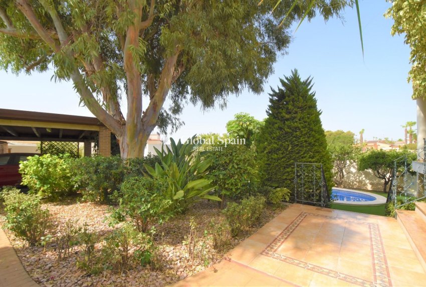 Resale - Independent villa -
CIUDAD QUESADA