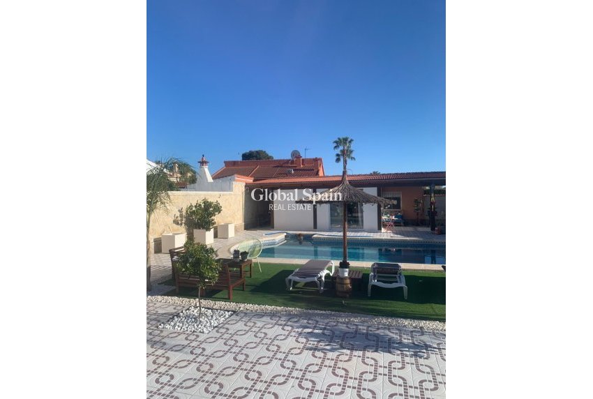 Resale - Independent villa -
CIUDAD QUESADA