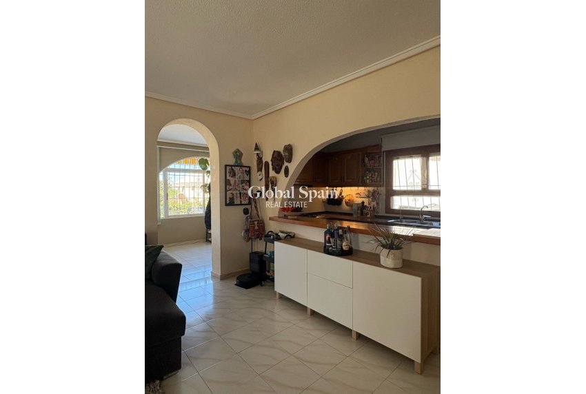 Resale - Independent villa -
CIUDAD QUESADA