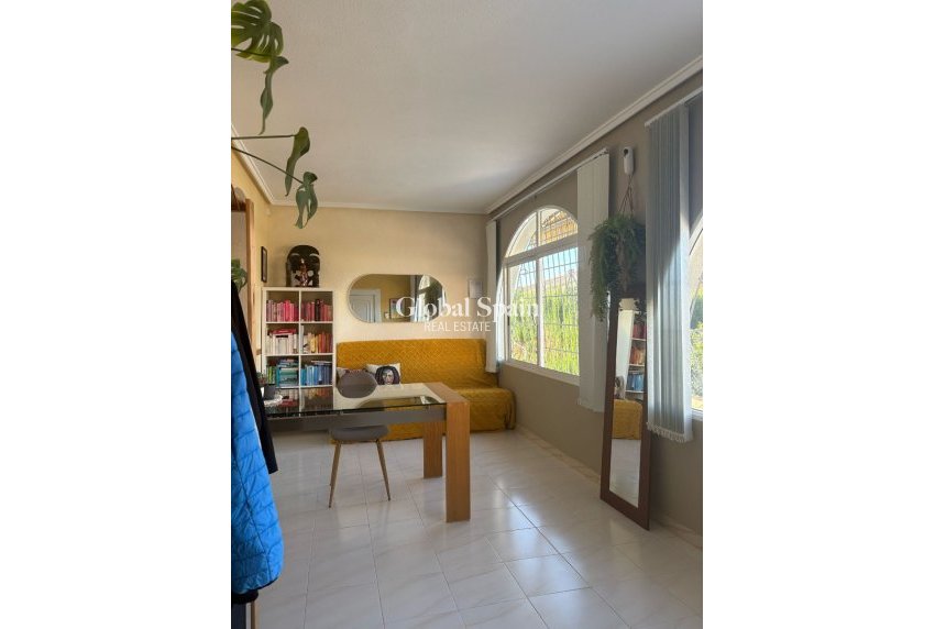 Resale - Independent villa -
CIUDAD QUESADA