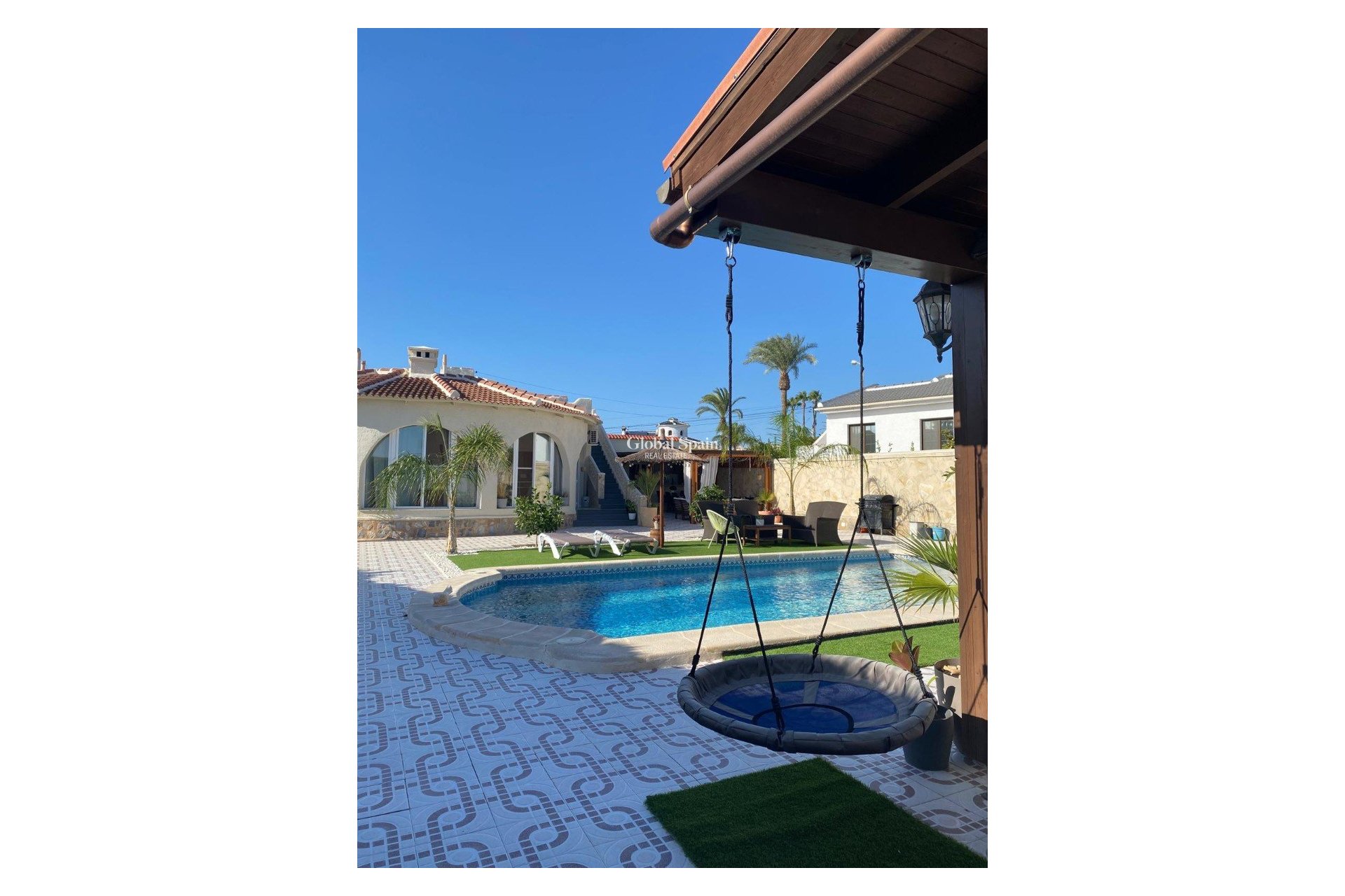 Resale - Independent villa -
CIUDAD QUESADA