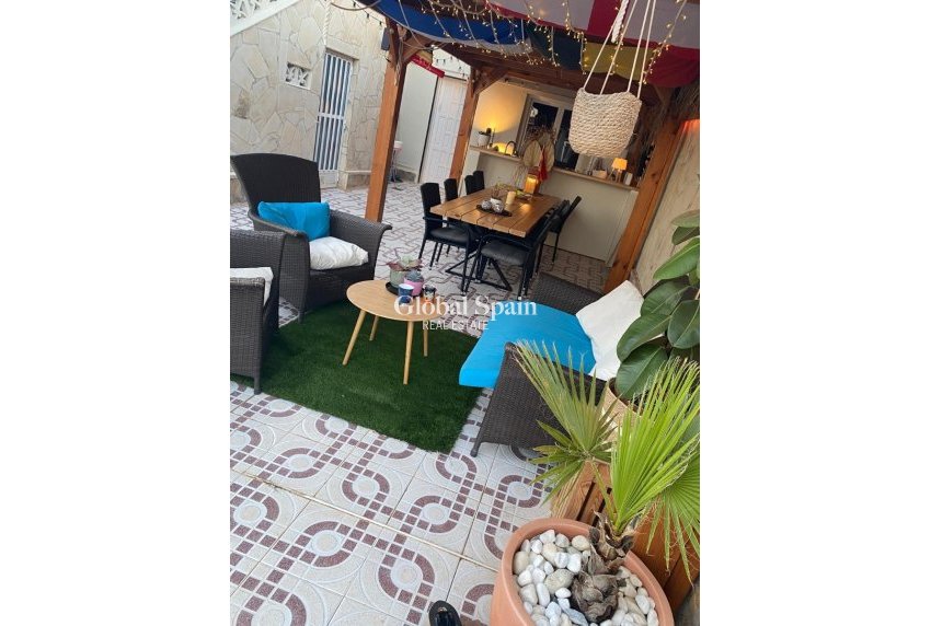 Resale - Independent villa -
CIUDAD QUESADA