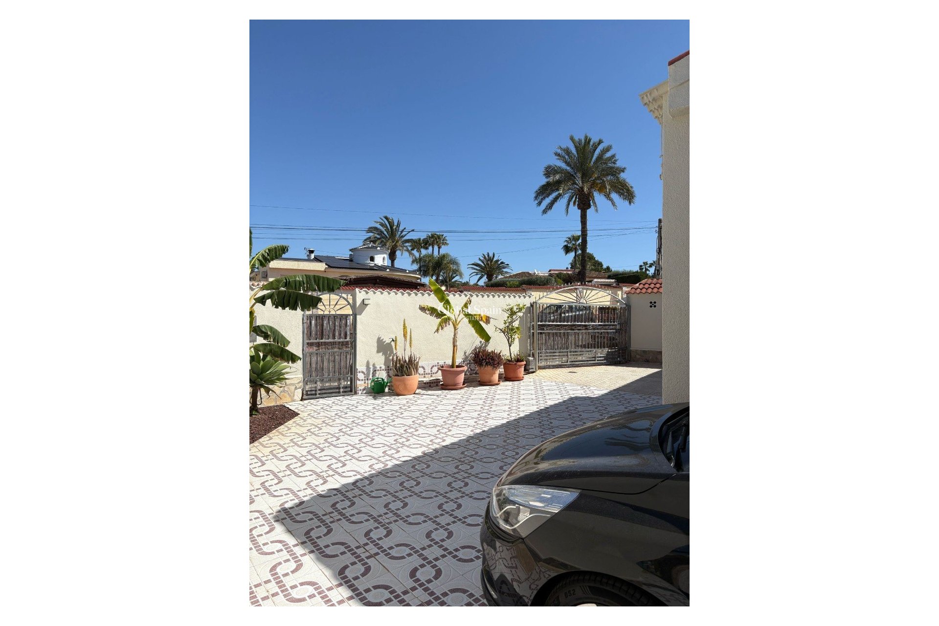 Resale - Independent villa -
CIUDAD QUESADA