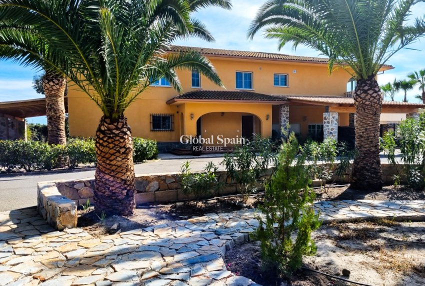 Resale - Independent villa -
ELCHE - Las Bayas