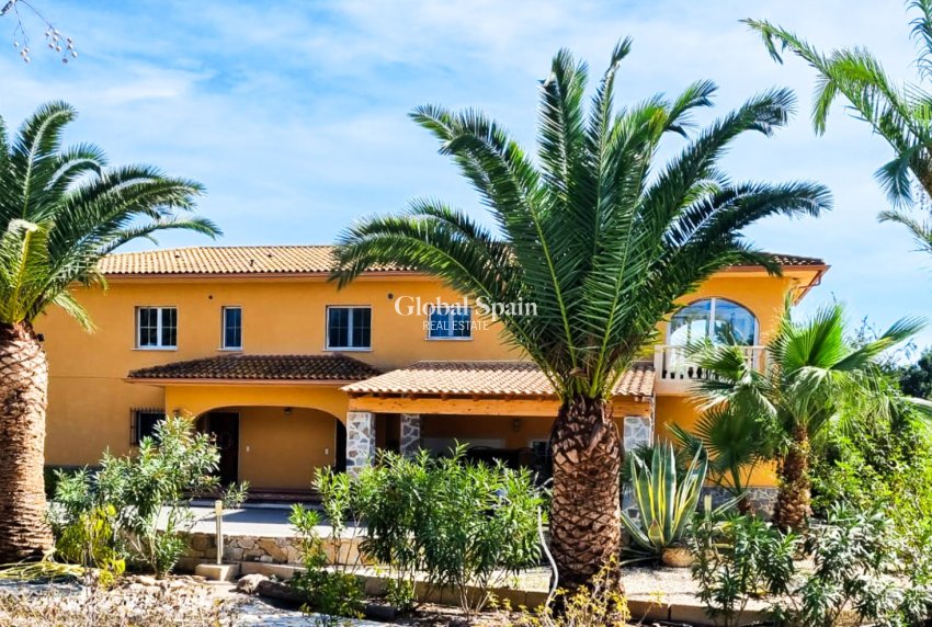 Resale - Independent villa -
ELCHE - Las Bayas