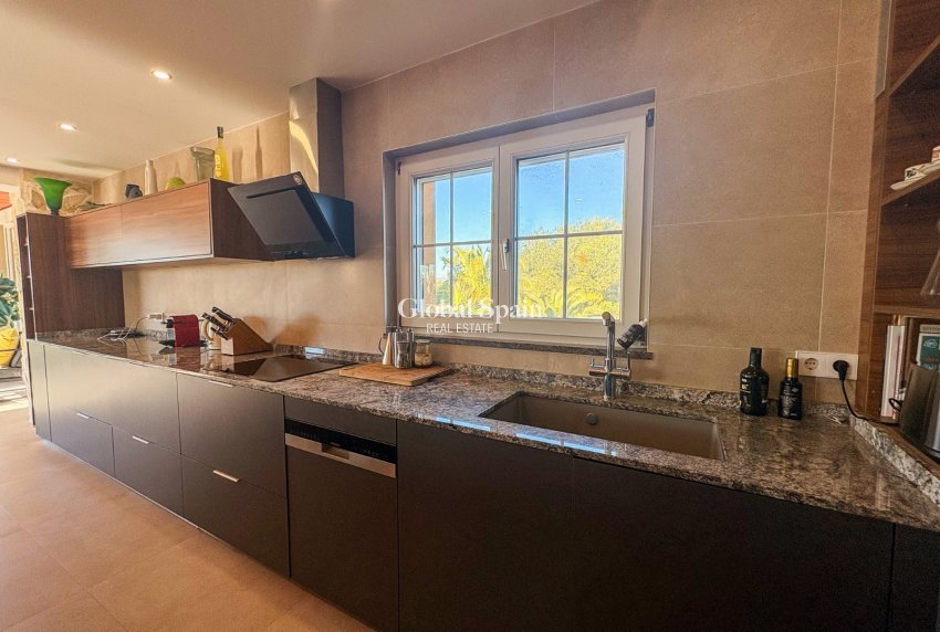 Resale - Independent villa -
ELCHE - Las Bayas