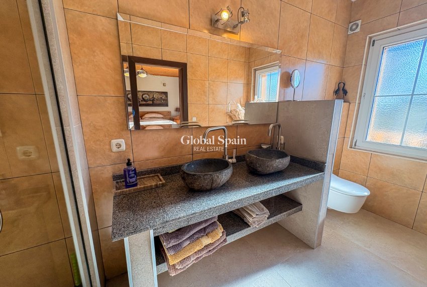 Resale - Independent villa -
ELCHE - Las Bayas