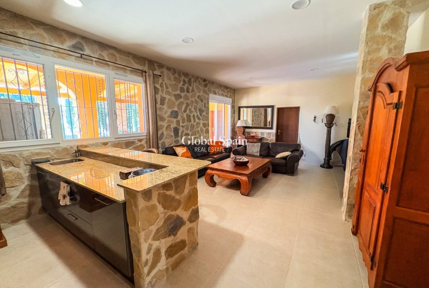 Resale - Independent villa -
ELCHE - Las Bayas