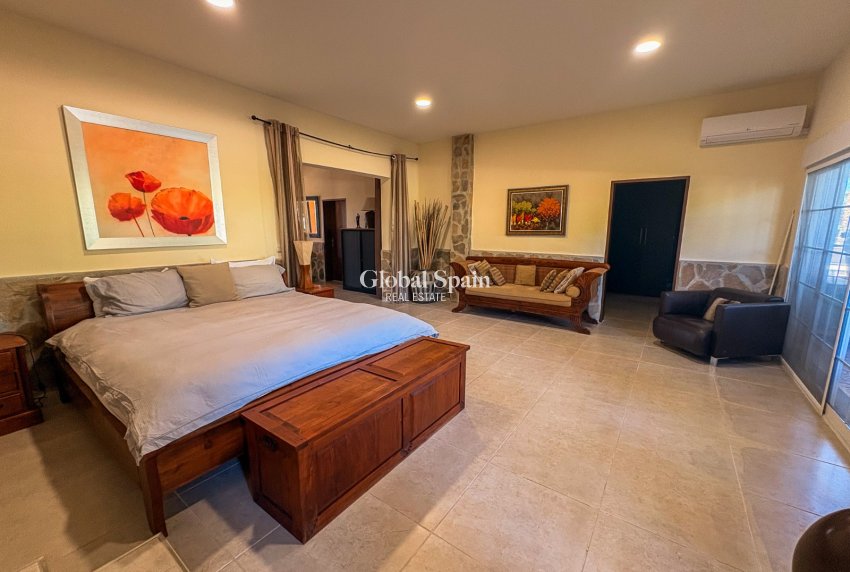 Resale - Independent villa -
ELCHE - Las Bayas