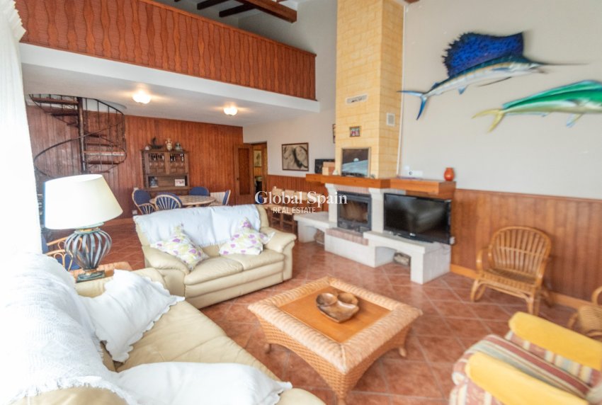 Resale - Independent villa -
GUARDAMAR DEL SEGURA - Guardamar Playa