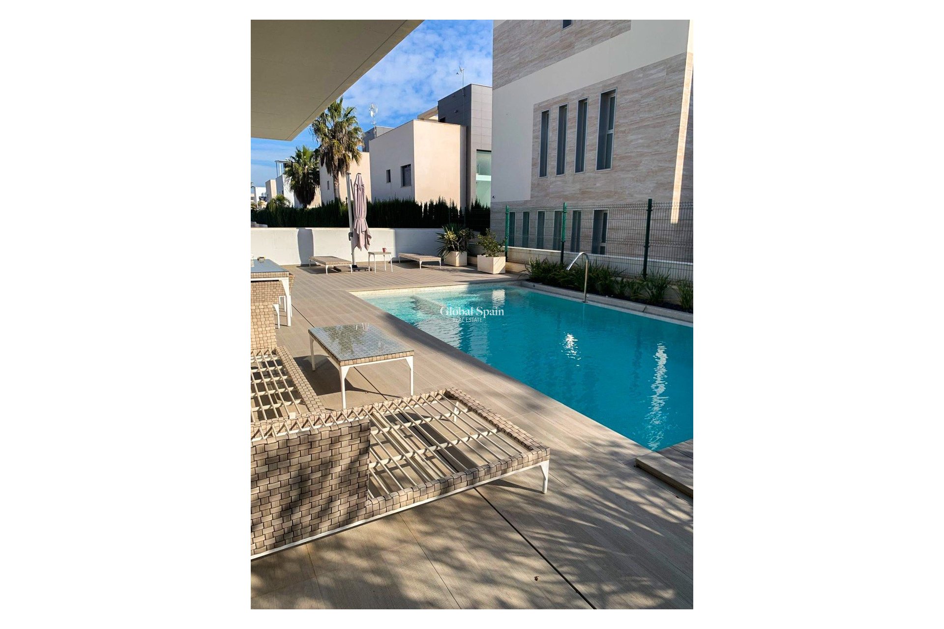 Resale - Independent villa -
ORIHUELA COSTA - CAMPOAMOR