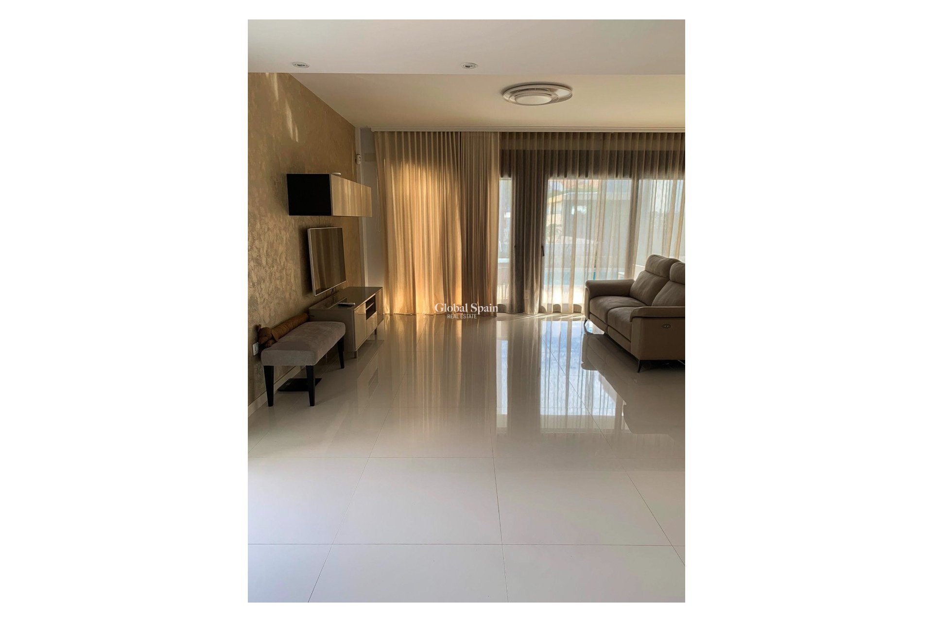 Resale - Independent villa -
ORIHUELA COSTA - CAMPOAMOR