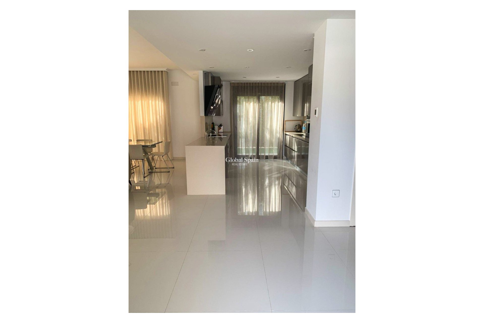 Resale - Independent villa -
ORIHUELA COSTA - CAMPOAMOR