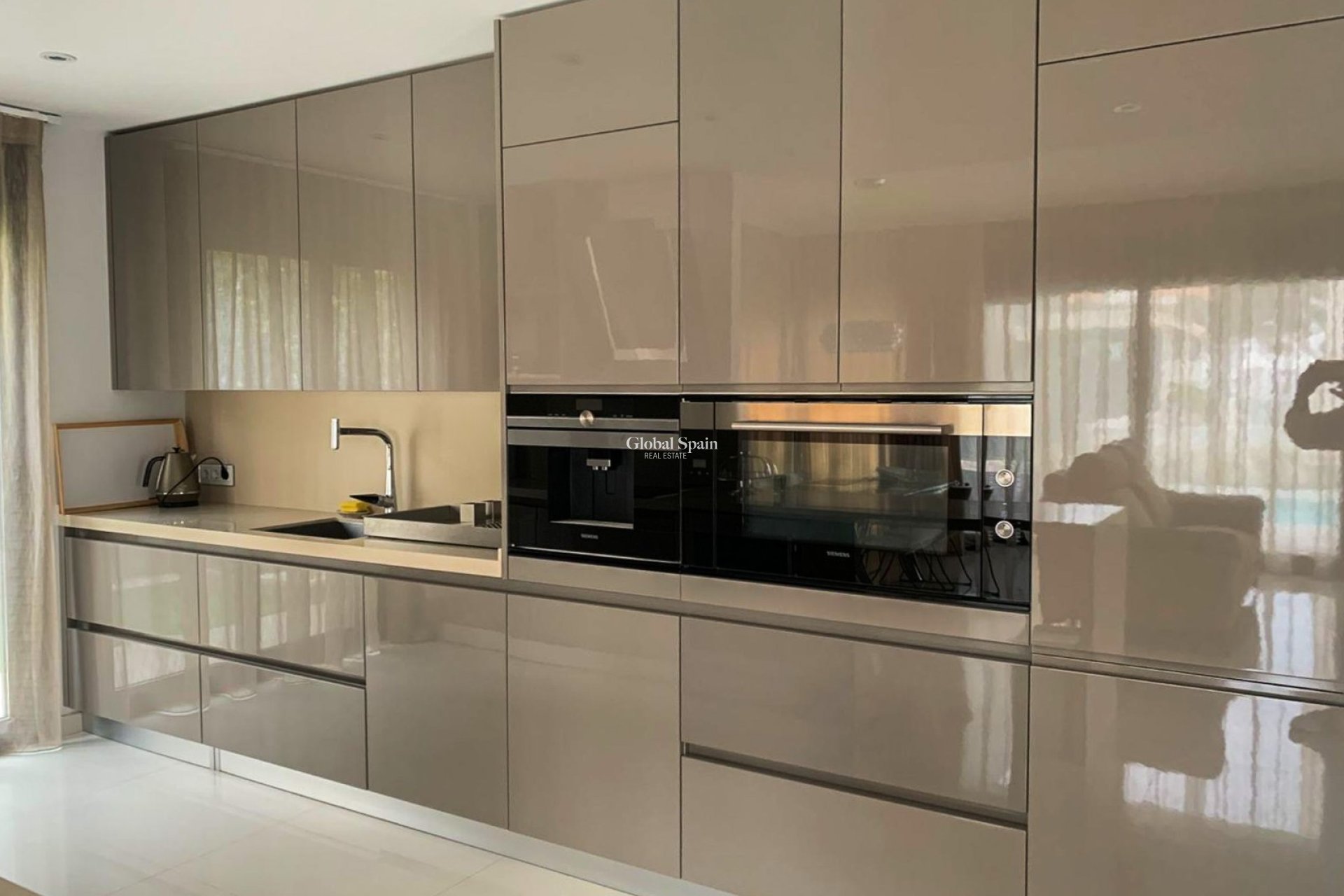 Resale - Independent villa -
ORIHUELA COSTA - CAMPOAMOR