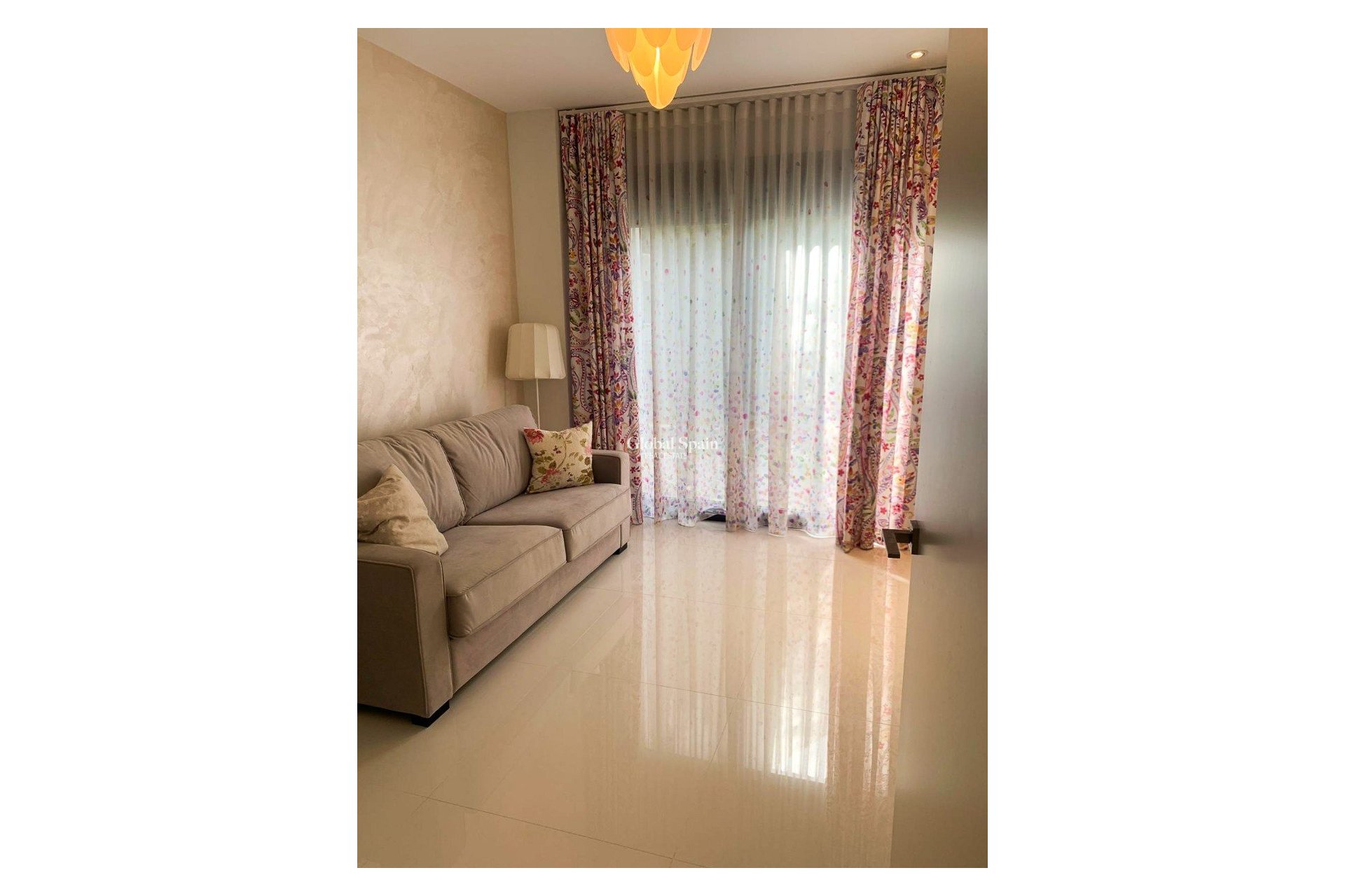 Resale - Independent villa -
ORIHUELA COSTA - CAMPOAMOR