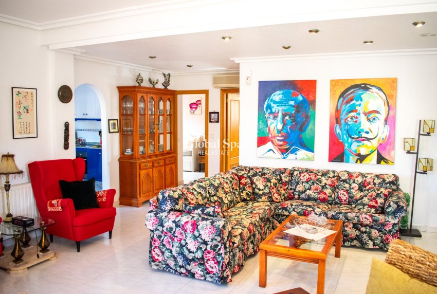 Resale - Independent villa -
ORIHUELA COSTA - La Zenia