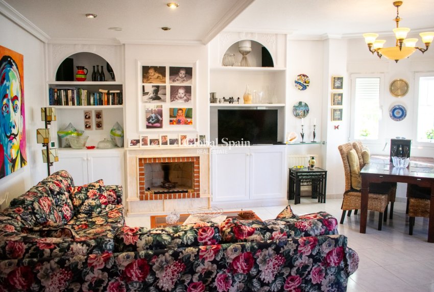 Resale - Independent villa -
ORIHUELA COSTA - La Zenia