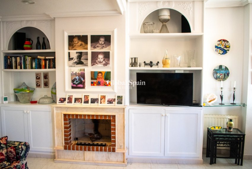 Resale - Independent villa -
ORIHUELA COSTA - La Zenia