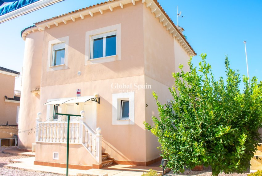 Resale - Independent villa -
ORIHUELA COSTA - La Zenia