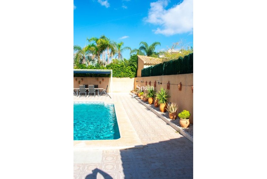 Resale - Independent villa -
ORIHUELA COSTA - La Zenia