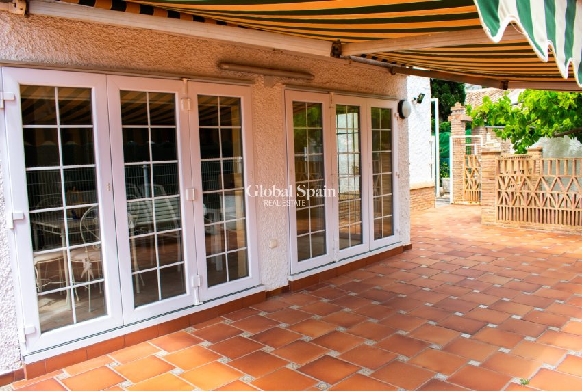 Resale - Independent villa -
ORIHUELA COSTA - MUY CERCA DE LA PLAYA