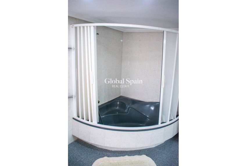 Resale - Independent villa -
ORIHUELA COSTA - MUY CERCA DE LA PLAYA