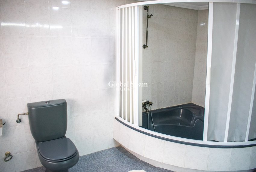 Resale - Independent villa -
ORIHUELA COSTA - MUY CERCA DE LA PLAYA