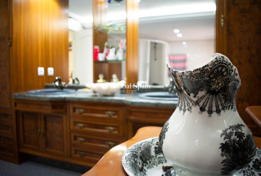 Resale - Independent villa -
ORIHUELA COSTA - MUY CERCA DE LA PLAYA