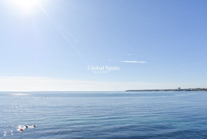 Resale - Independent villa -
ORIHUELA COSTA - Punta Prima