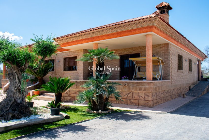 Resale - Independent villa -
ORIHUELA - El raal