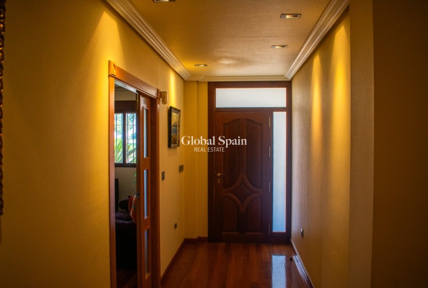 Resale - Independent villa -
ORIHUELA - El raal