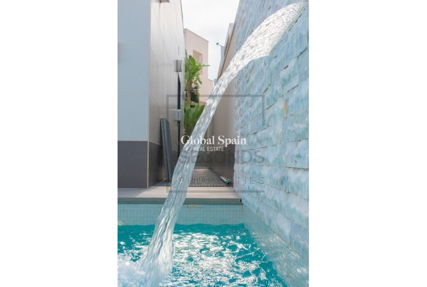 Resale - Independent villa -
SAN MIGUEL DE SALINAS - Urbanizaciones